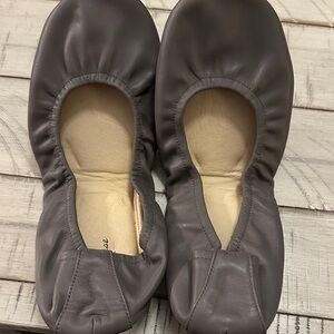 Elegant Gray Women's Ballet Flats